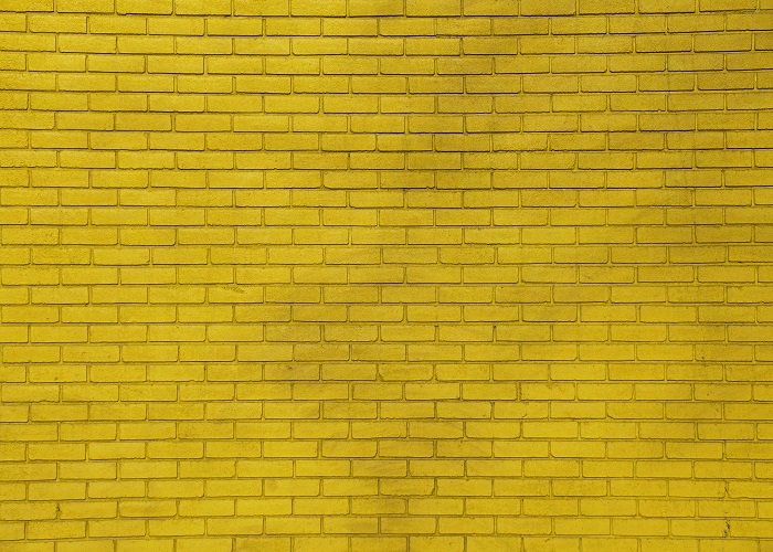 amarelo em fachadas escolares